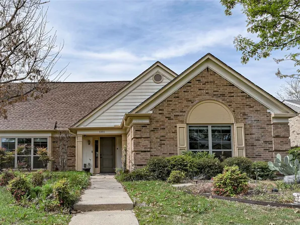 1331 Saddleback Ln, Lewisville, TX 75067