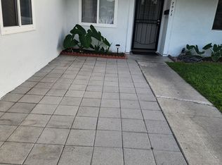 2922 W Wisteria Pl, Santa Ana, CA 92704