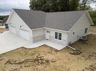 1047 Rusalka Cir, Reedsburg, WI 53959