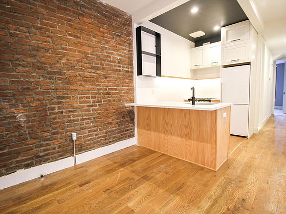 3rd image of 437 Throop Ave #B1
