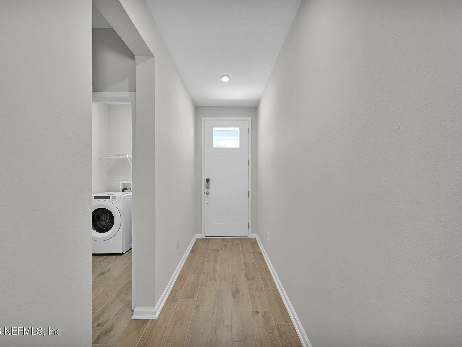 3 bed, 2.0 bath, 1601 sqft, $3,200 — Photo 4