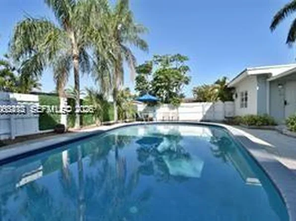 250 SE Park St, Dania, FL