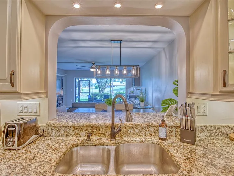 5640 Golf Pointe Dr #101 — Photo 11