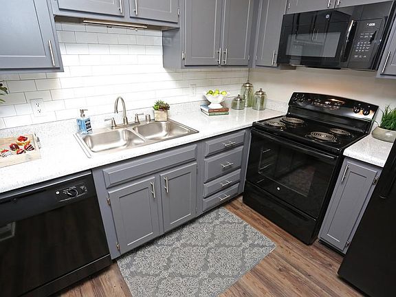 4th image of 33 Breckinridge Sq #33