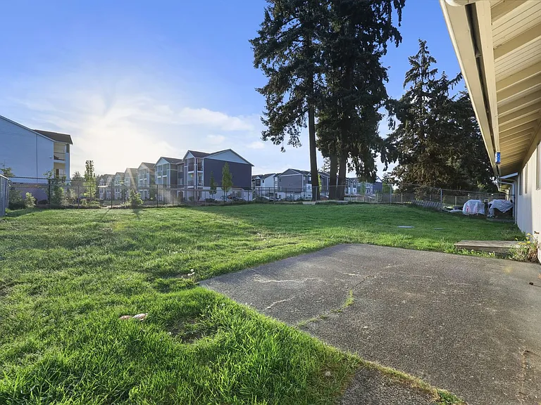 333 Choker St SE #B — Photo 25