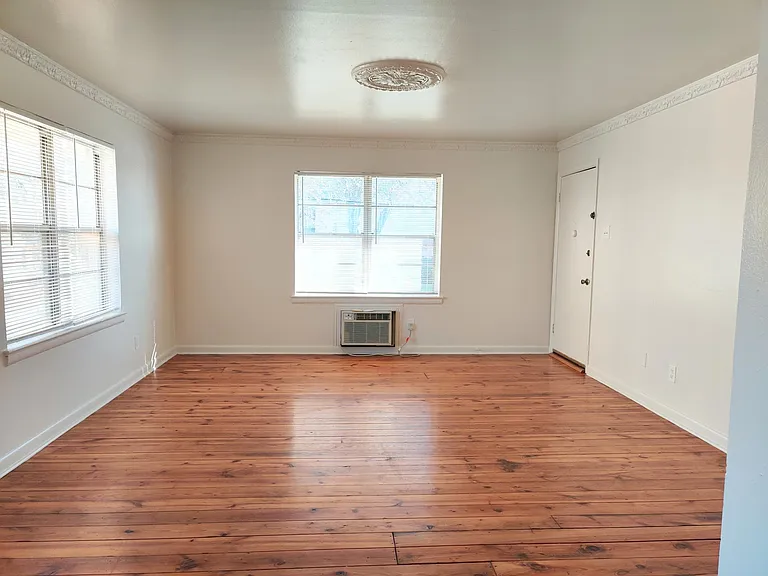 5729 Martel Ave #D — Photo 2