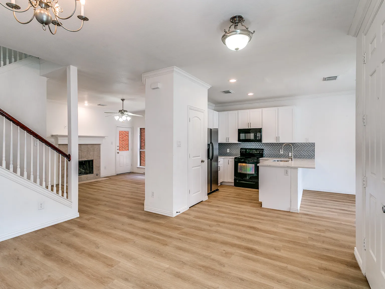 4 bed, 2145 sqft, $3,000 — Photo 3