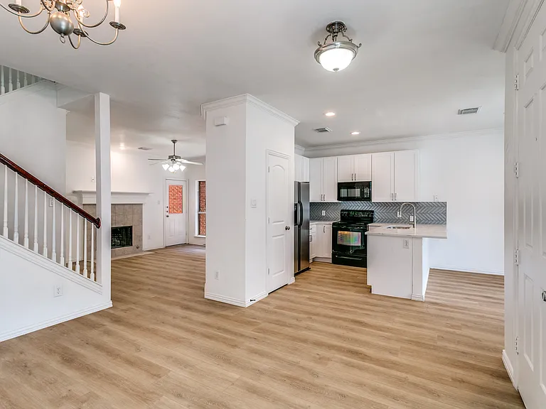 1013 Rodin Ln — Photo 3