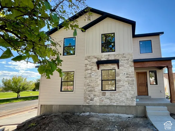 97 E Crestwood Rd, Kaysville, UT 84037