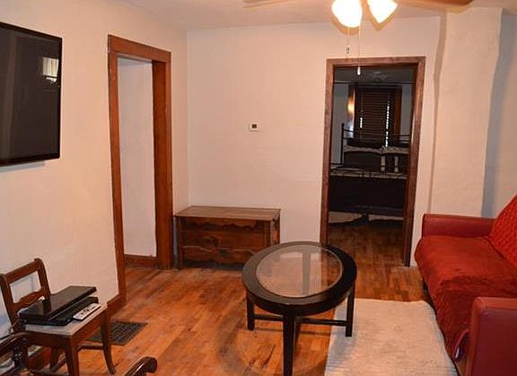 4th image of 816 S Turner Ave