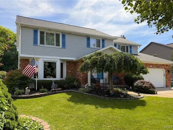 15 Bywater Dr, Getzville, NY 14068