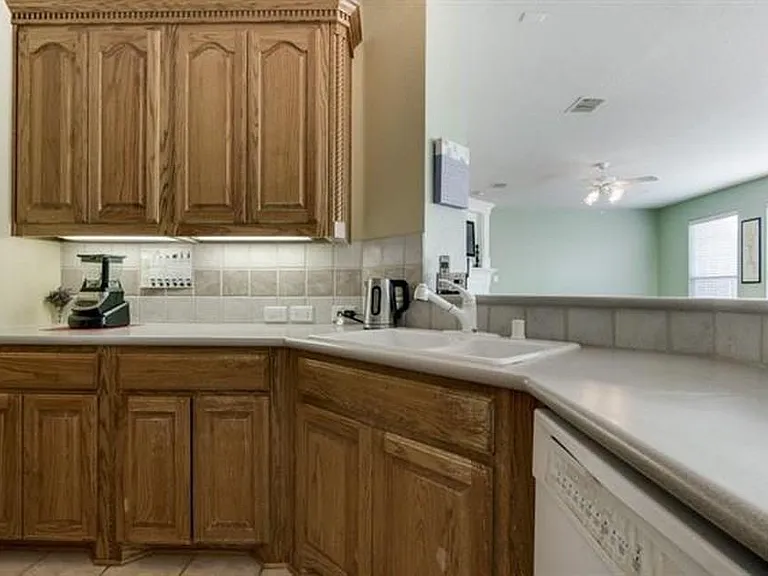 1016 Thorncliff Trl — Photo 19