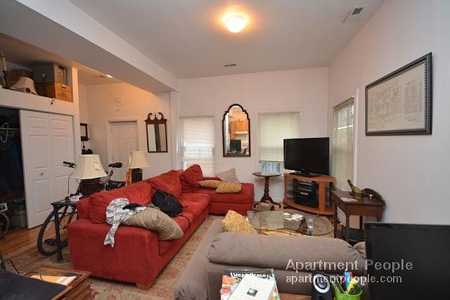 1st image of 3046 N Clifton Ave #Ch2