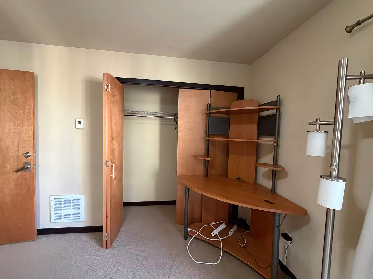4 bed, 1195 sqft, $1,000 — Photo 2