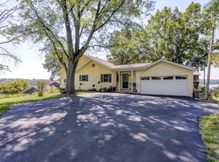 2 Park Lane Cir, Decatur, IL 62521