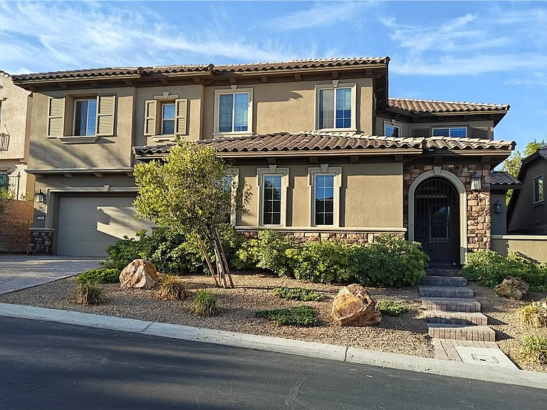 2868 Josephine Dr — Photo 3