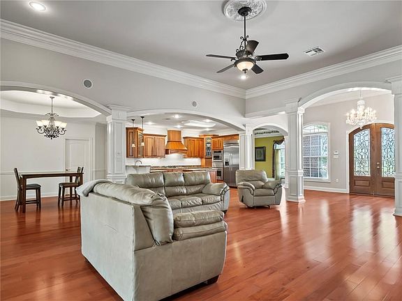 4th image of 39201 Ashwood Ln