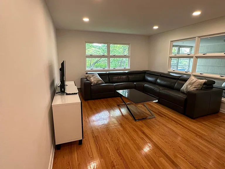 172 Larchwood Ave — Photo 3