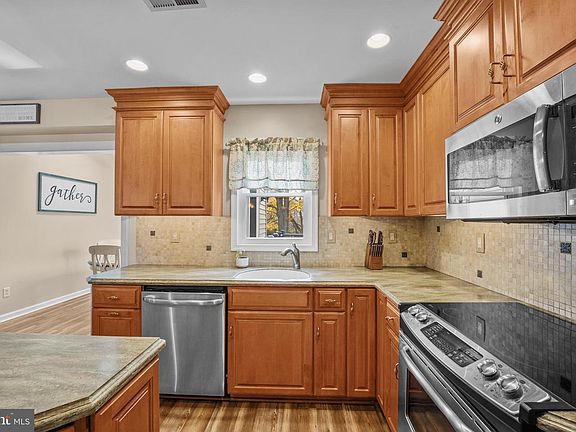 4th image of 419 Cedar Ave