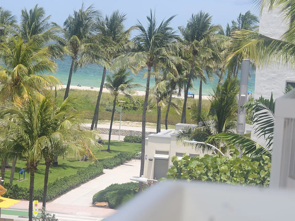 1357 Collins Ave #2R
