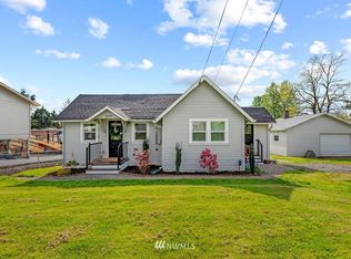 3007 Columbia Heights Rd, Longview, WA 98632