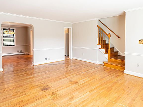 4th image of 8426 Pleasant Plains Rd