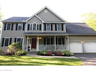 5 Foxcroft Ln, Collinsville, CT 06019