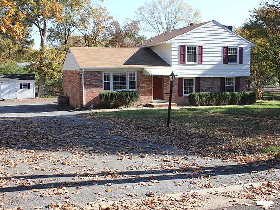 2nd image of 4203 Longleaf Dr