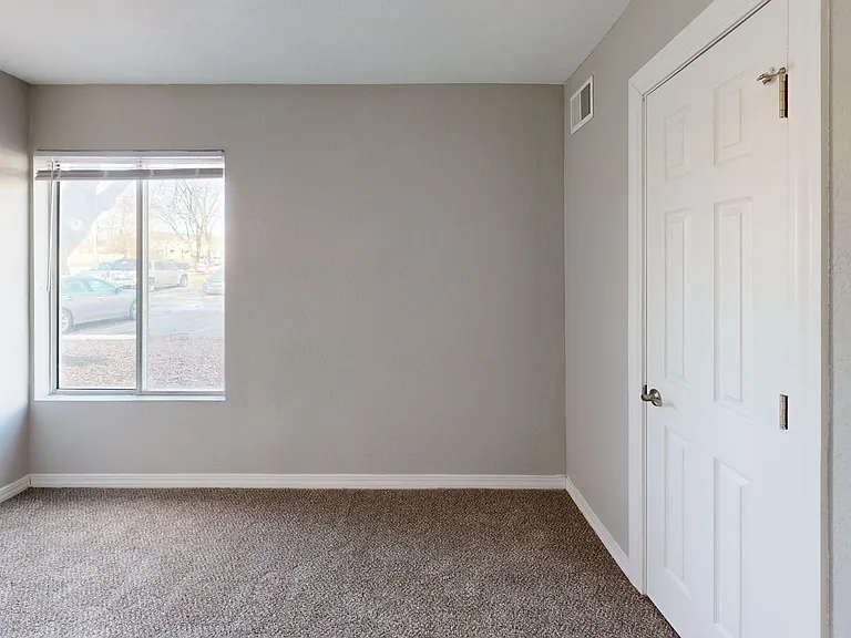 Garden Pointe Apartments — Photo 22