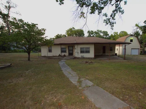 423 E 39th St, Joplin, MO 64804