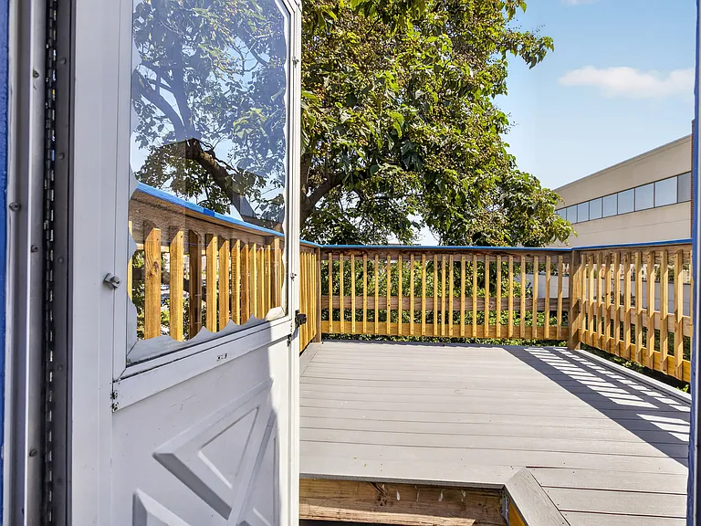 4051 Ludlow St — Photo 22