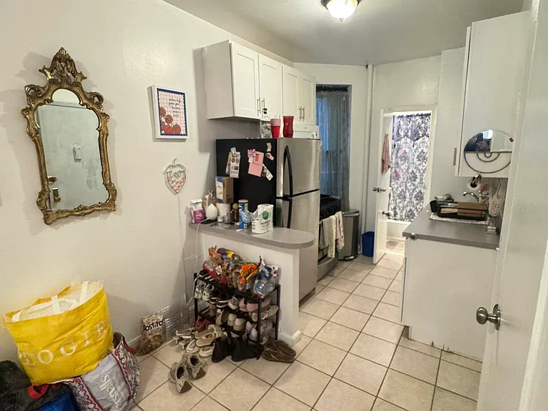 401 E 91st St #10 — Photo 11