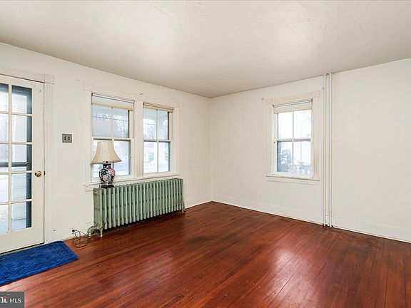 5th image of 30 Maple Ave