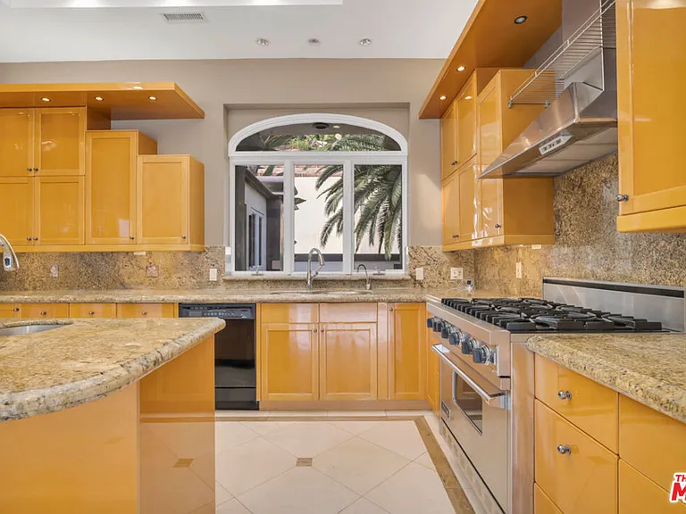 10557 Rocca Pl — Photo 16
