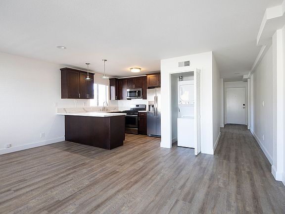 4th image of 407 Bird Rock Ave #3B