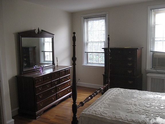 5th image of 725 Montrose St