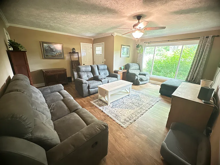 1221 Union St — Photo 3