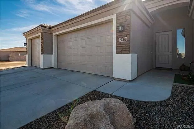 3 bed, 1472 sqft, $2,000 — Photo 2