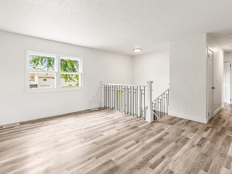 7209 S 78th St — Photo 10
