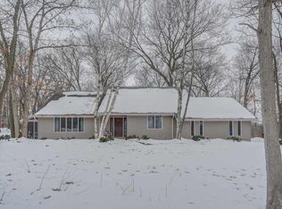 6158 Knollwood Dr, Oregon, WI 53575