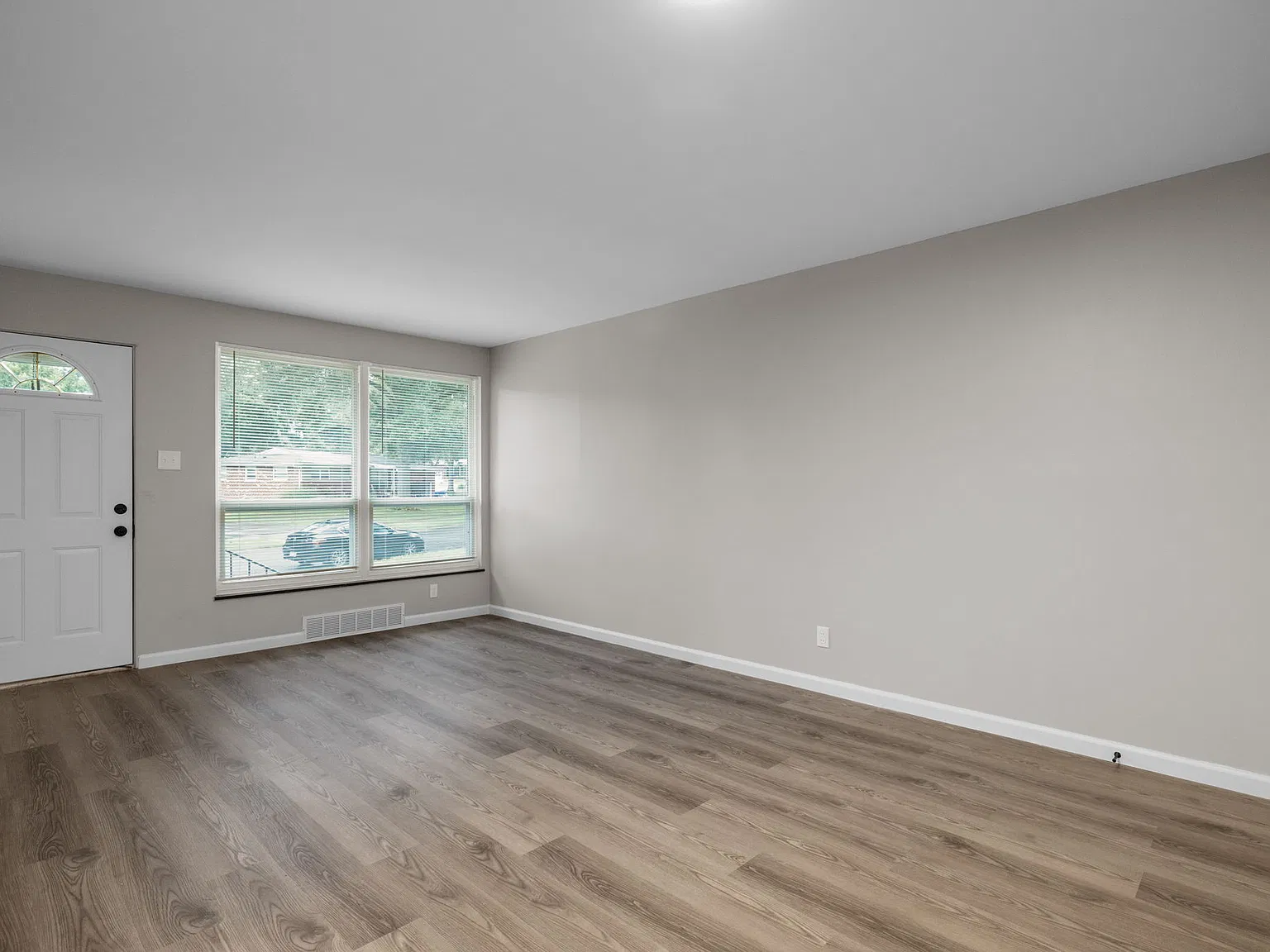 3 bed, 1120 sqft, $1,725 — Photo 4