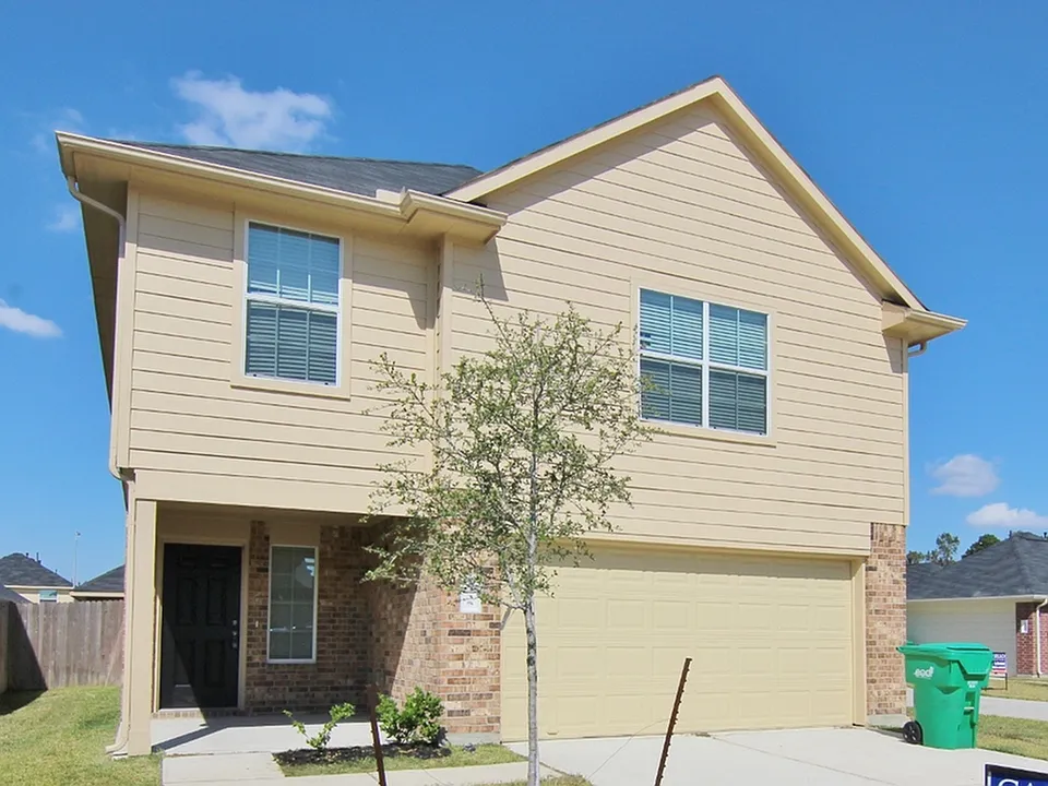 2435 Tomica Ct