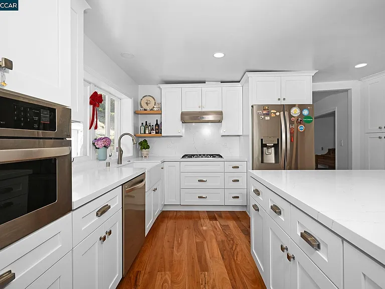 3560 Old Mountain View Dr — Photo 2