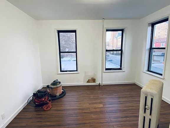 3rd image of 4418 30th Ave APT 2R