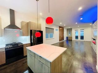 5855 Dolores St, Houston, TX 77057