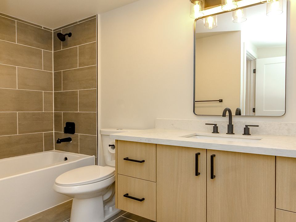 1st image of 1115 Veneta Ave #B