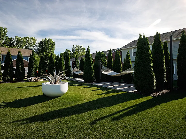 Hammocks-The-Row-Apartment-Homes-Near-Mizzou