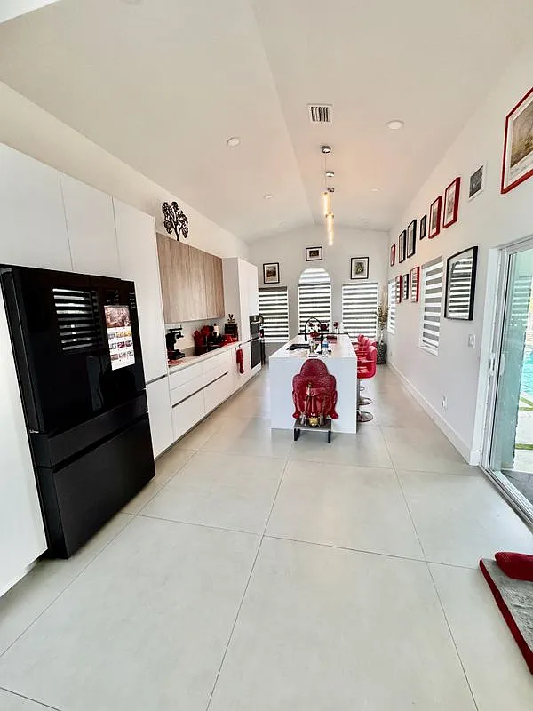 4 bed, 3.5 bath, 2643 sqft, $6,500 — Photo 3
