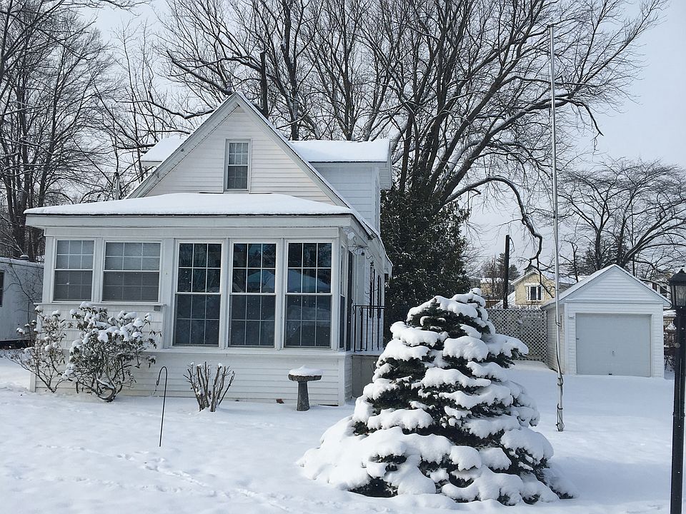 2nd image of 17 Chapman St