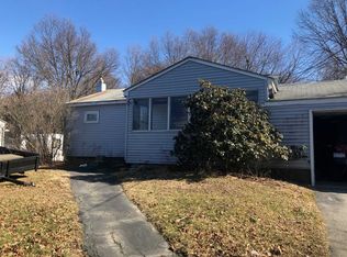 660 S Drury Ln, Rock Tavern, NY 12575